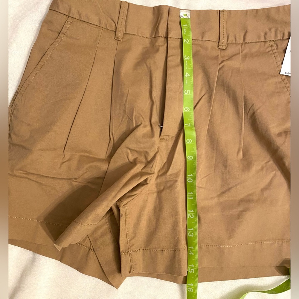 GAP Women's Pleated Khaki Mojave High Rise Shorts | Pockets front and back - Picture 9 of 10